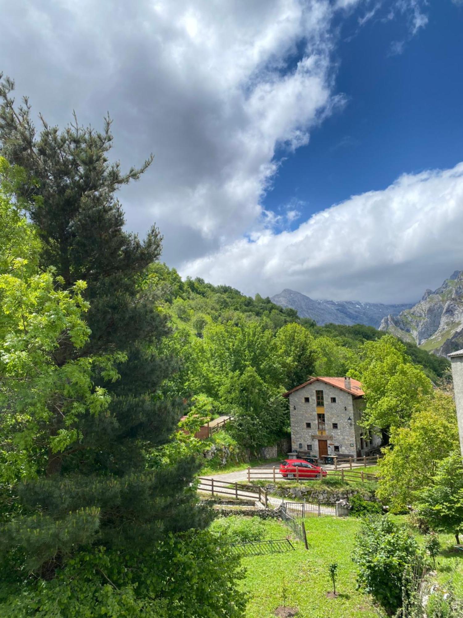 Albergue Pena Castil Sotres Bagian luar foto