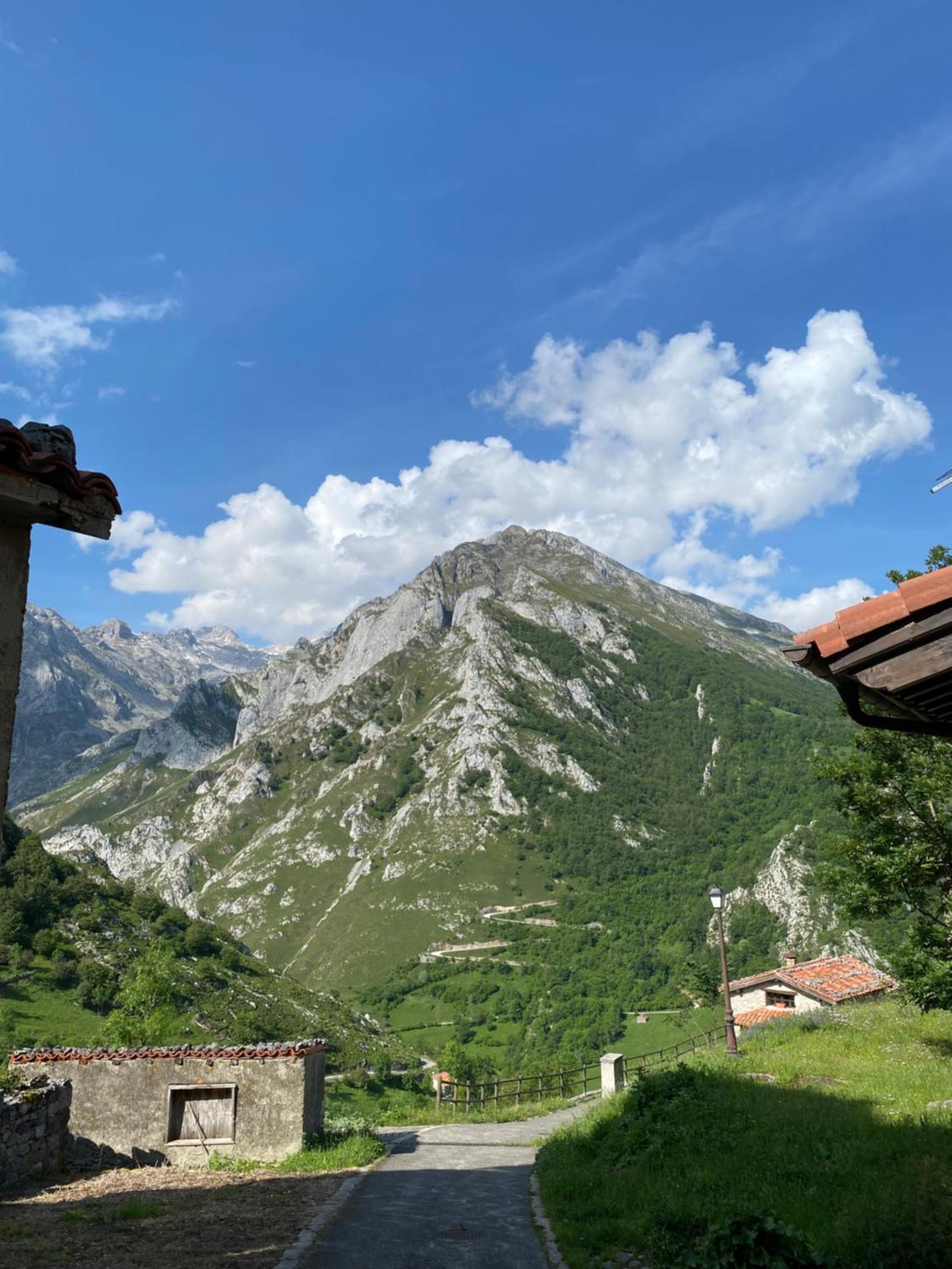 Albergue Pena Castil Sotres Bagian luar foto