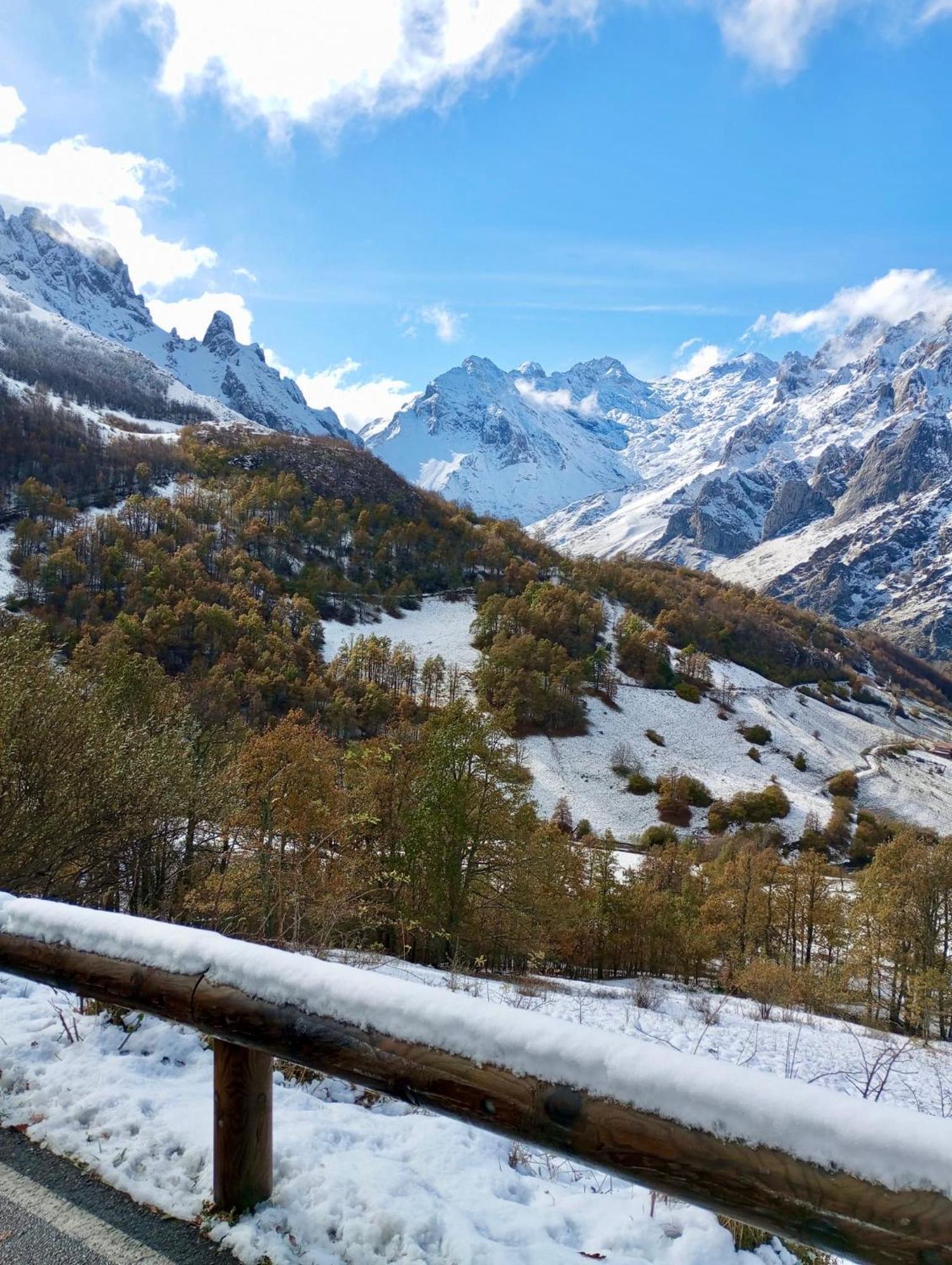 Albergue Pena Castil Sotres Bagian luar foto